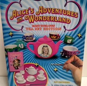 ALICE'S ADVENTURES IN WONDERLAND PAINT YOUR OWN TEA SET EDITION